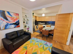 4 Bedroom, 3 Bathroom Private House in Central London, 3 minutes walk to Edgware Road Station